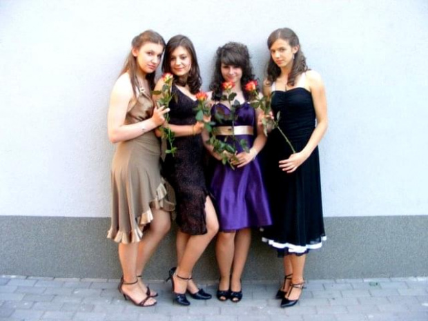 komers ciag dalszy ;D
od lewej;
Madzia ;*
ja
Paulina ;*
Marta ;*