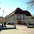 Ulica Wilenska 41(Vilniaus g.41)Ulica Wilenska 41(Vilniaus g.41)Pałac Radziwiłłów. W latach 1796-1810 mieścił się tu teatr miejski; teraz muzeum teatru, muzyki i kina. #Wilno