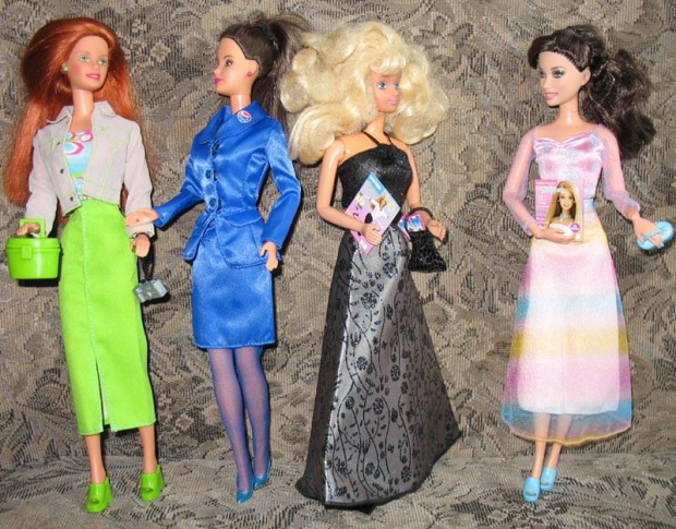 3 zestawy Fashion Avenue i kostium prezydencki z Barbie for President