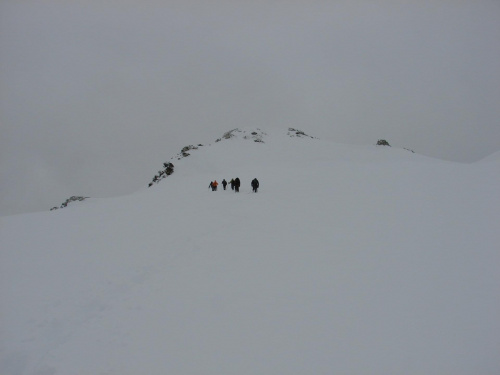 W drodze na Bishorn. Wejście należy do najłatwiejszych wśród alpejskich czterotysięczników, ale warunki pogodowe sprawiły, że zrobiło dość extramalnie ;) #wakacje #góry #Alpy #lodowiec #treking #Szwajcaria #Bishorn