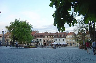 Rynek w Sandomierzu #Sandomierz #Polska #Rynek #kamienice #Ratusz #renesansans #kotwica #studnia