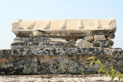 Hierapolis, Nekropola północna - chorzy tak licznie przybywający do leczniczych źródeł Pamukkale nie zawsze wracali do domów po odbytej kuracji... Jeden z największych cmentarzy Anatolii