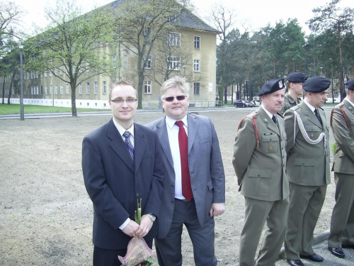 Sympatycy Brygady : Adam Zegzuła służył w latach 70- tych. Teraz z juniorem przyjechał z Zielonej Góry #Uroczystość #Pomniki