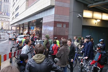 . #ZłoteTarasy #EuropejskiDzieńBezSamochodu #MasaKrytyczna #akcja #InvisiblePedal #Warszawa