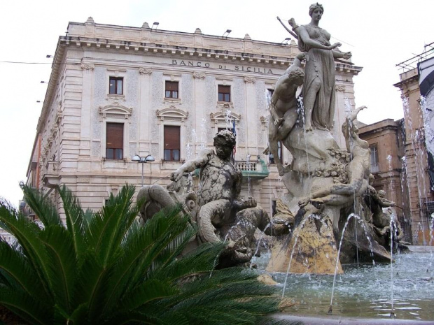 Piazza Archimede i fontanna Artemidy (Syrakuzy)