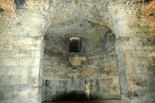 Chorwacja-Split-w antycznym Pałacu Dioklecjana przy jego tronie