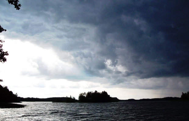 Finlandia #Finlandia #jezioro #niebo #chmury #woda