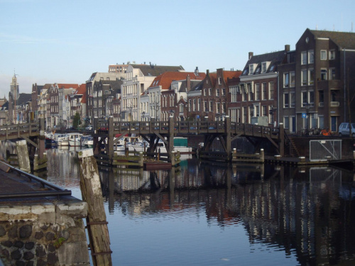 Delfshaven - stara dzielnica portowa w Rotterdamie, pełni funkcję starówki.