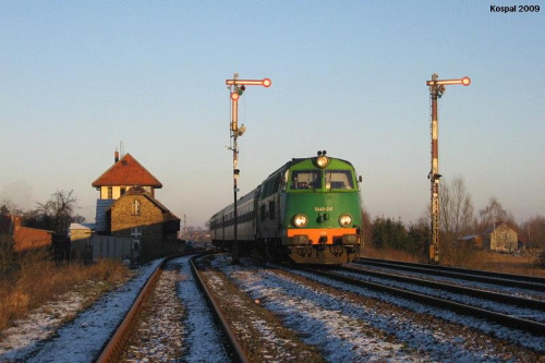 04.01.2008 Bogdanic SU45-241 wjeżdża na stację z pociągiem pośpiesznym Kopenik z Warszawy Wsch.