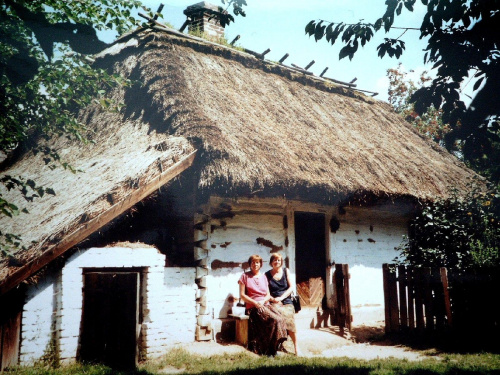 Skansen w Lublinie 2002 r. siostry (zdj. ze zdj. analogowego)