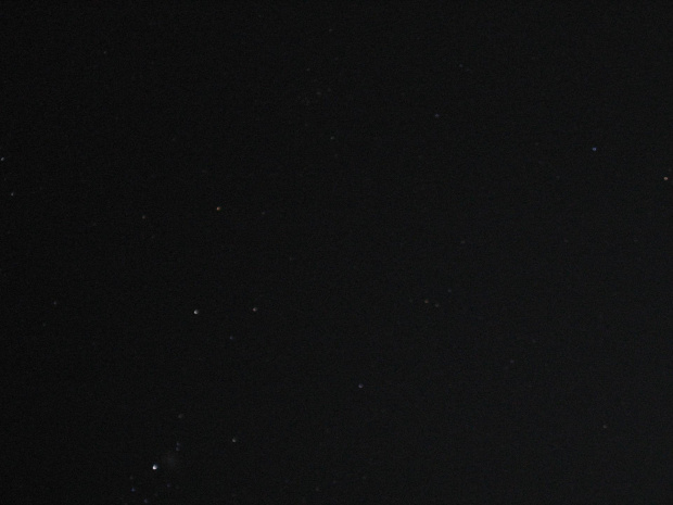 fotki komety - goły aparat bez zoomu i zoom x3 #holmes #teleskop #kometa