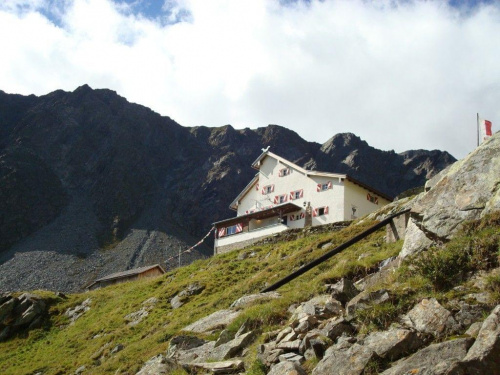 Neue Regensburger Hutte 2287 m n.p.m