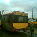 Obraz nędzy i rozpaczy. Solaris Urbino 15 nr A052 w posiadaniu Veolii na pętli Okęcie - Od wczoraj jeździ bez kraty maskującej chłodnicę. Podpowiem - Veolia leasinguje te autobusy i zdaje je w przyszłym roku. #Solaris #Urbino #Veolia #Okęcie