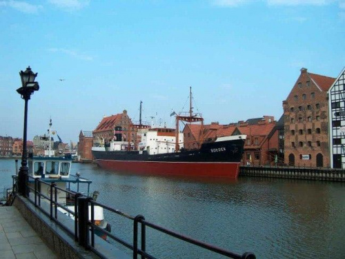 Gdańsk 2004r #Polska #miasto #Gdańsk #wybrzeże #architektura #zabudowa #Bałtyk #morze #okręty