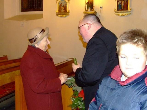 Ostatnia Msza Święta i pożegnanie ks. Piotra Kradasa z Dąbrówki, odchodzącego do parafii w Somoninie!
Dąbrówka - 29.11.2007 r.