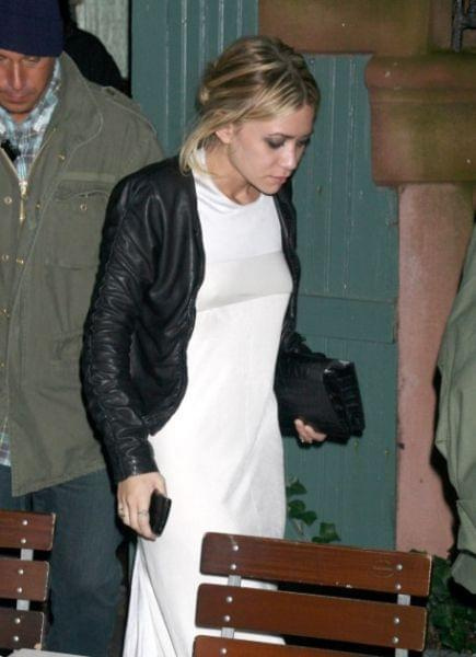 Ashley spotted leaving Waverly Inn in NYC-paparazzi listopad 2007