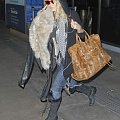 MK arrives from New York into Los Angeles airport-paparazzi listopad 2007