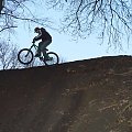 9.12, łuki na jakims rowerze, ni to mtb ni bmx, wielka kupa :P :| #fuf