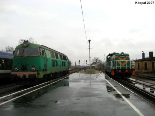 12.12.2007 SU45-011 od pociągu pośpiesznego Kopernik mija się z SM42.