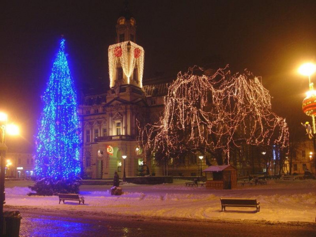 Świąteczny rynek w Nowym Sączu #święta #rynek #oświetlenie #choinka #NowySącz #BożeNarodzenie