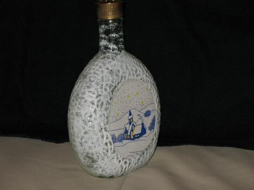 Butelka malowana farbą akrylową i zdobiona techniką decoupage