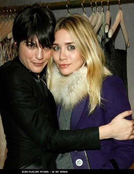 Ashley at the Kiki De Montparnasse store opening-events grudzień 2007