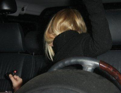 Ashley leaving Neil George Hair Salon-paparazzi grudzień 2007