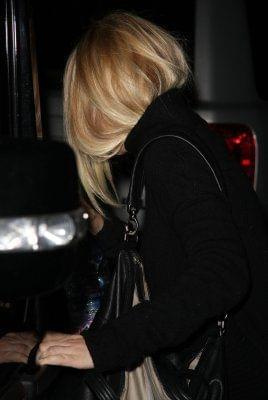 Ashley leaving Neil George Hair Salon-paparazzi grudzień 2007