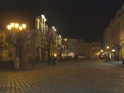 Świdnicki Rynek świątecznym wieczorem