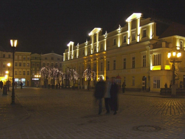 Świdnicki Rynek światecznym wieczorem