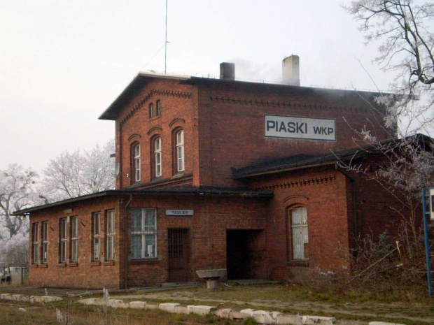 Dworzec kolejowy w Piaskach Wielkopolskich. Data : 22.12.2007