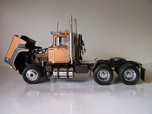 Mack RW 713 Superliner