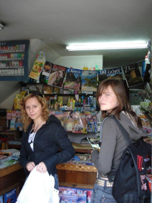Rudzia i Daria w pobliskim kiosku-sklepie czy co to jest ;p (wiesz wogóle kim ty jesteś??)