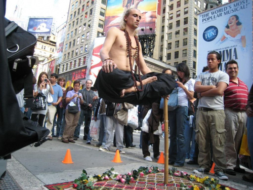 Magician Ramana (www.ramana.nl/english) #NowyJork #NYC #TimesSquare