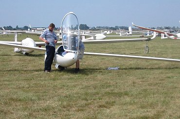 przygotowania do startu - szybowcowe MŚ w Lesznie 2003 #szybowiec #samolot #lotnisko #sport #szybowce #aeroklub #leszno #mistrzostwa #lotnictwo #latanie