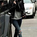 Ashley visits a nail and beauty salon in West Hollywood-paparazzi grudzień 2007