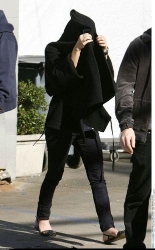 Ashley leaving a restaurant in Beverly Hills-paparazzi grudzień 2007