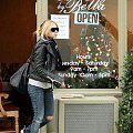 Ashley visits a nail and beauty salon in West Hollywood-paparazzi grudzień 2007